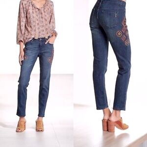 Vintage America Blues
Women's Bestie Jeans Boho Embroidered Stretch Size 4R
(27)